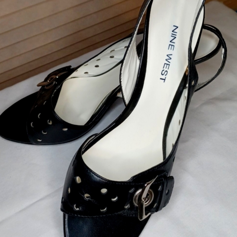 Nine West Black healed sandals